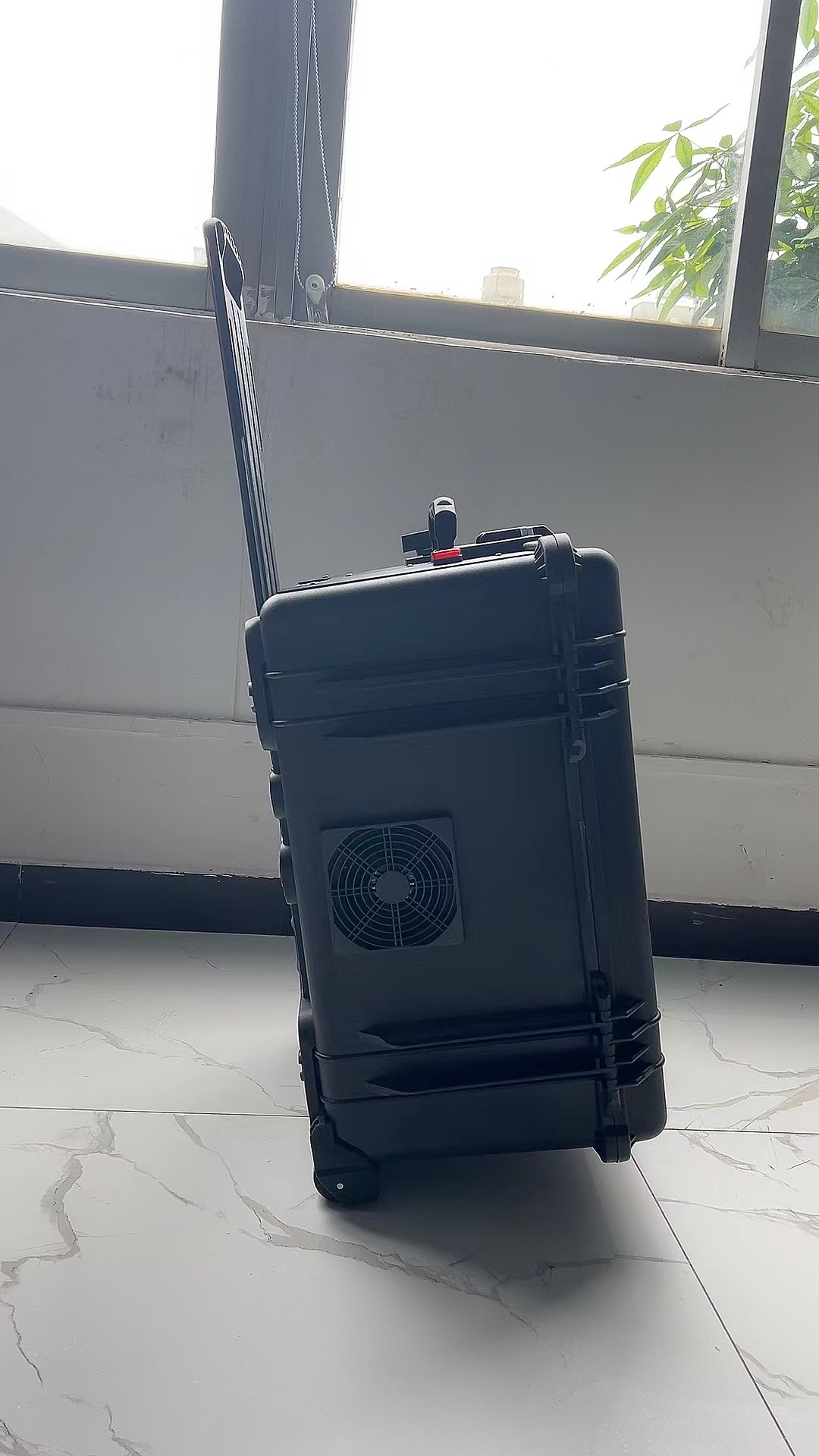 鸡东手拉箱型移动通信干扰器